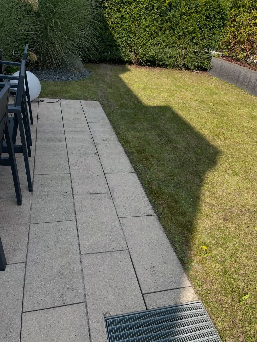 Pulitech Gartendienst, gepflegte Terrassen- und Rasenfläche